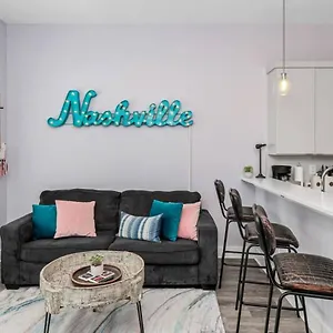 3 Bed, 1 Bedroom With Washer, Dryer And Parking Apartment Nashville