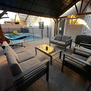  Villa Family Friendly Contemporary House With Pool